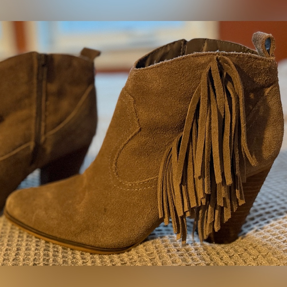 Steve Madden Tan Suede Fringe Booties